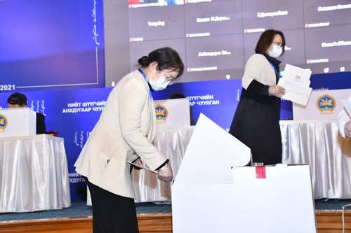 Санал тоолох төхөөрөмжийг ашиглан сонгон шалгаруулалт явуулжээ